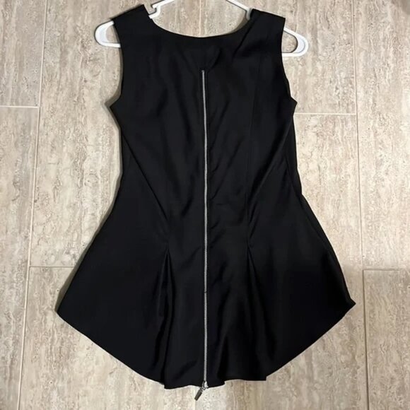 ✨ 5/$25 ✨ H&M ♡ Black Peplum High Low Tank Top w Zipper Back - Picture 4 of 8